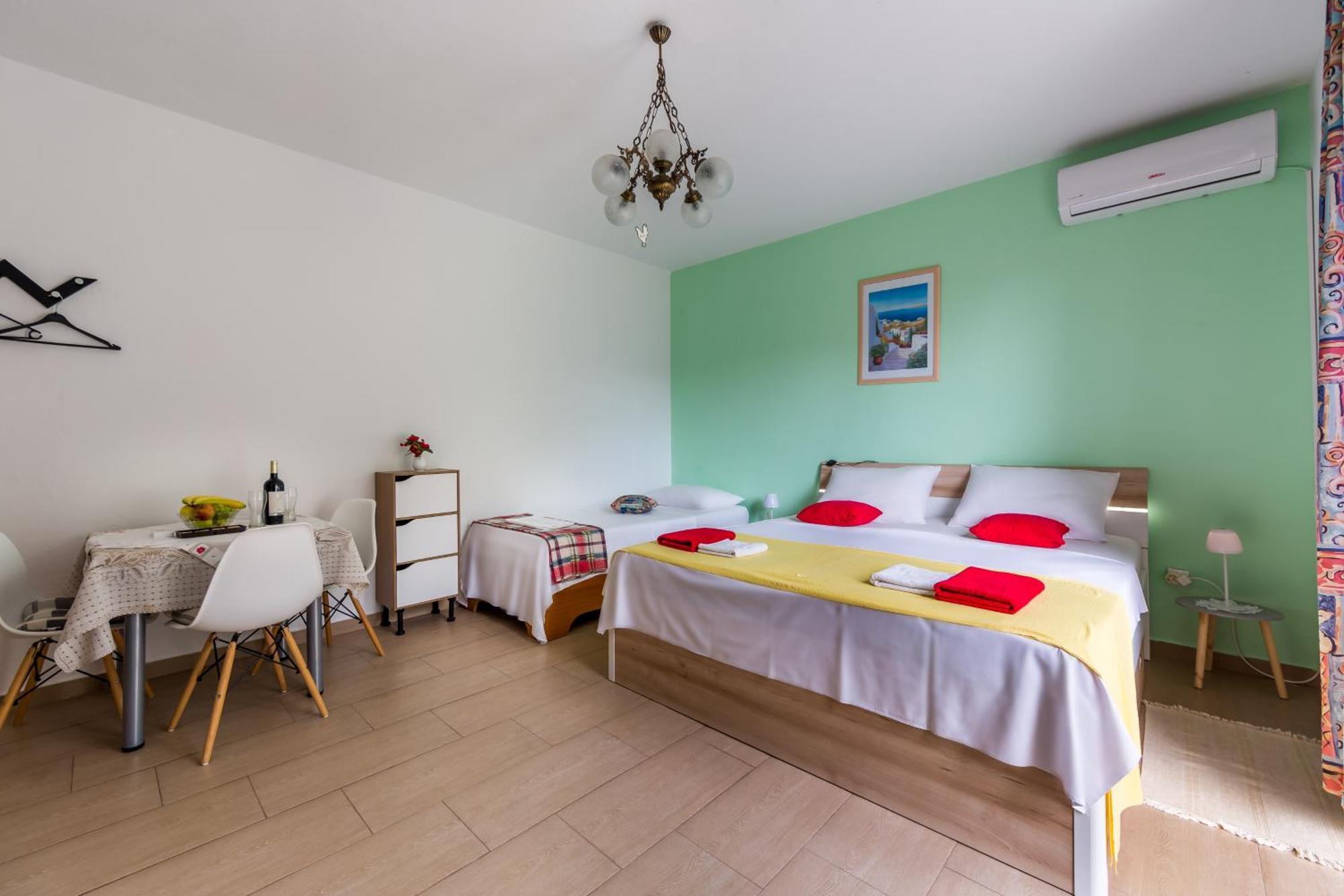 Apartments Claudia Smrika Exterior foto